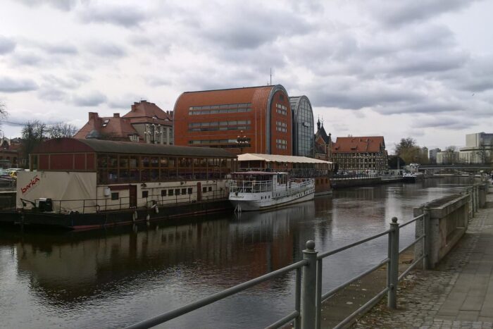 Rzeka Brda i nabrzeże w centrum Bydgoszczy